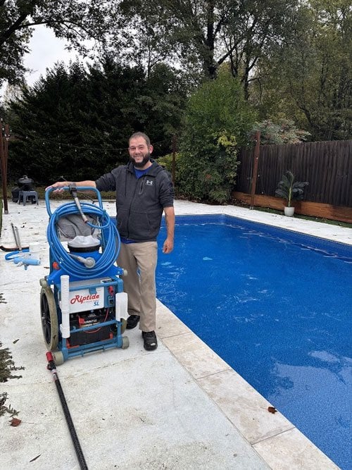 Pool cleaning Alpharetta