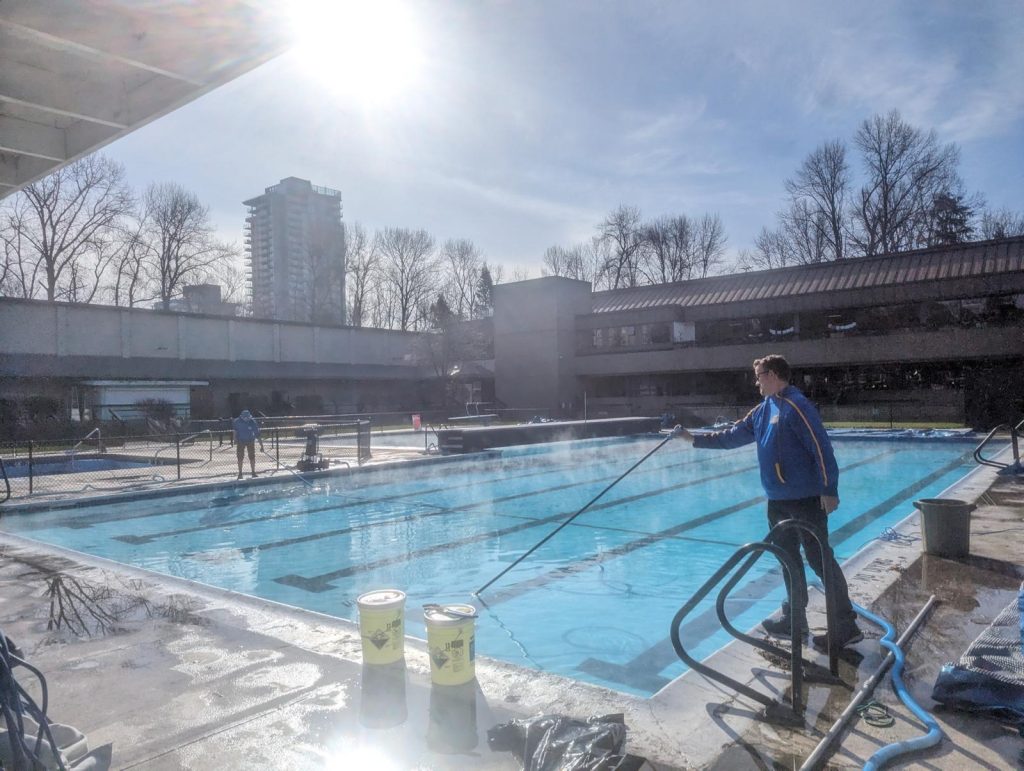north vancouver commercial pool cleaning