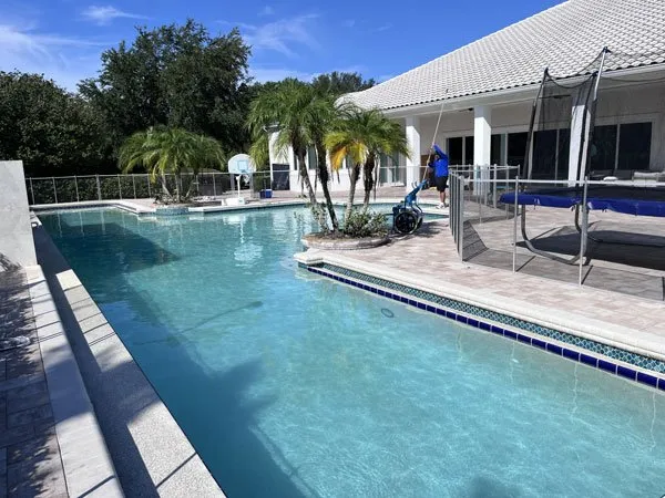 orlando pool cleaning