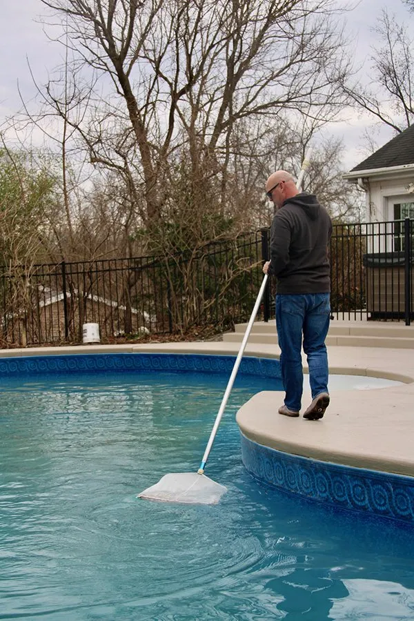 pool Brushing and skimming
