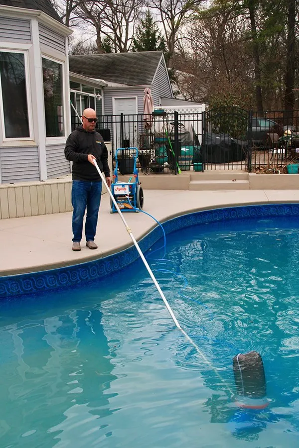 st louis pool cleaning service